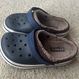Crocs Fleeced Lined Navy And Brown Crocs Women’s Size 7